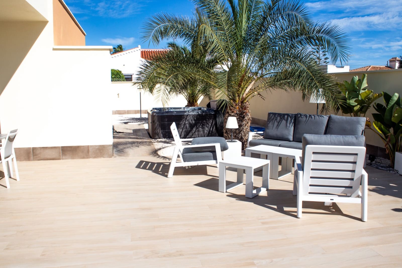 4 bedroom Townhouse for sale in Torrevieja with pool garage - € 780,000 (Ref: 9818889)