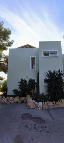 4 soveværelse Villa til salg i Altea med swimmingpool - € 523.950 (Ref: 9818894)