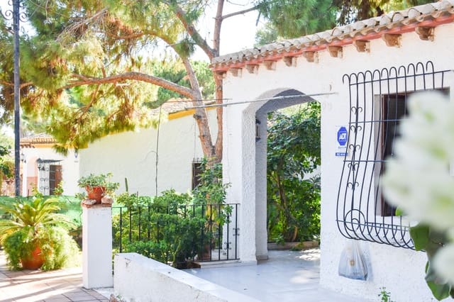 4 bedroom Villa for sale in Punta Prima, Orihuela - € 560,000 (Ref: 9818896)