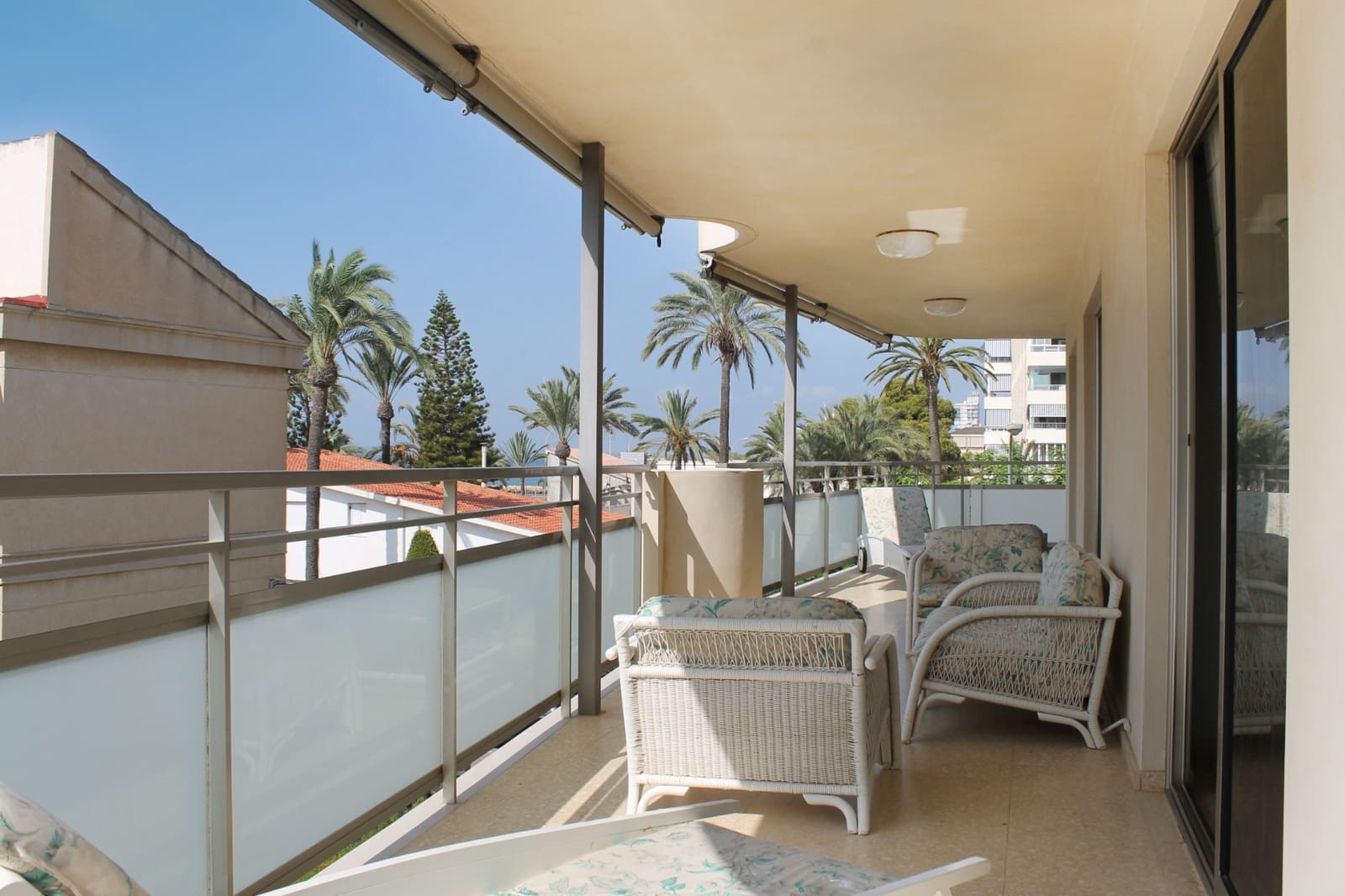 4 bedroom Apartment for sale in Santa Pola with garage - € 425,000 (Ref: 9818897)