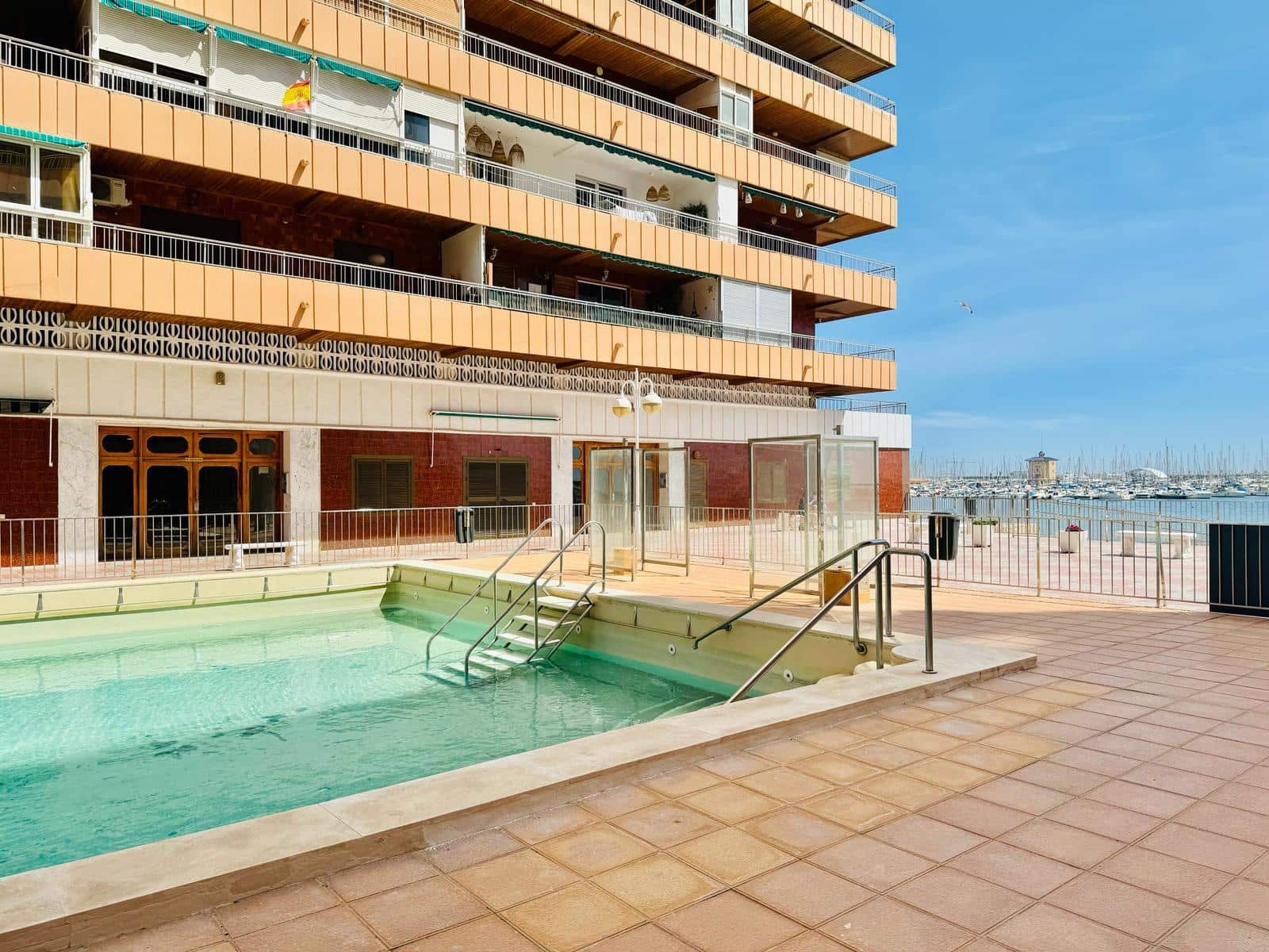 3 sovrum Lägenhet till salu i Torrevieja med pool - 219 000 € (Ref: 9818910)