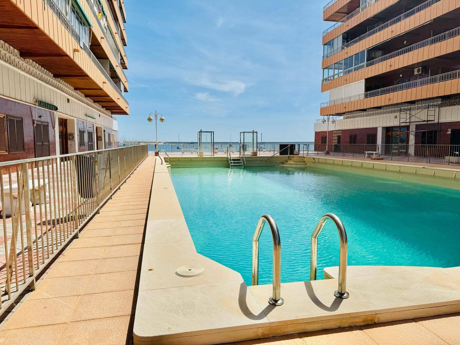 3 sovrum Lägenhet till salu i Torrevieja med pool - 219 000 € (Ref: 9818910)