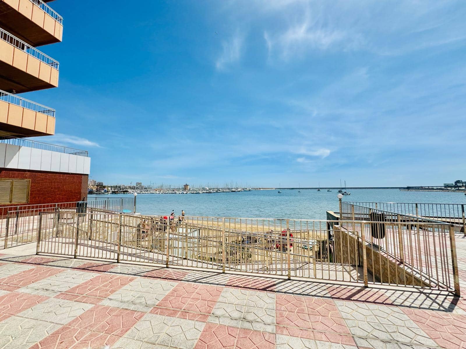 3 sovrum Lägenhet till salu i Torrevieja med pool - 219 000 € (Ref: 9818910)