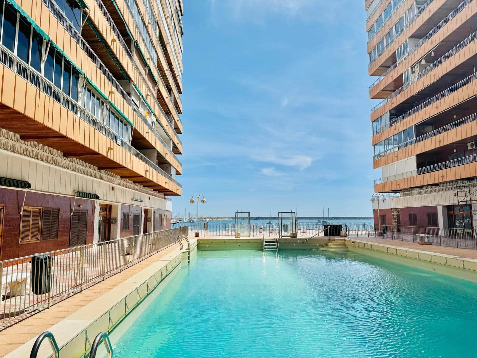 3 sovrum Lägenhet till salu i Torrevieja med pool - 219 000 € (Ref: 9818910)