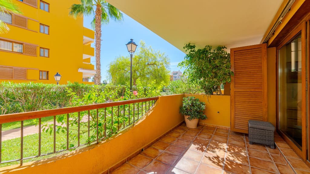 2 bedroom Apartment for sale in Punta Prima with garage - € 260,000 (Ref: 9818923)