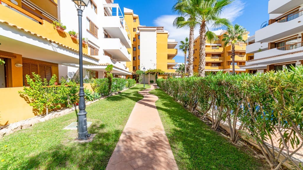 2 bedroom Apartment for sale in Punta Prima with garage - € 260,000 (Ref: 9818923)