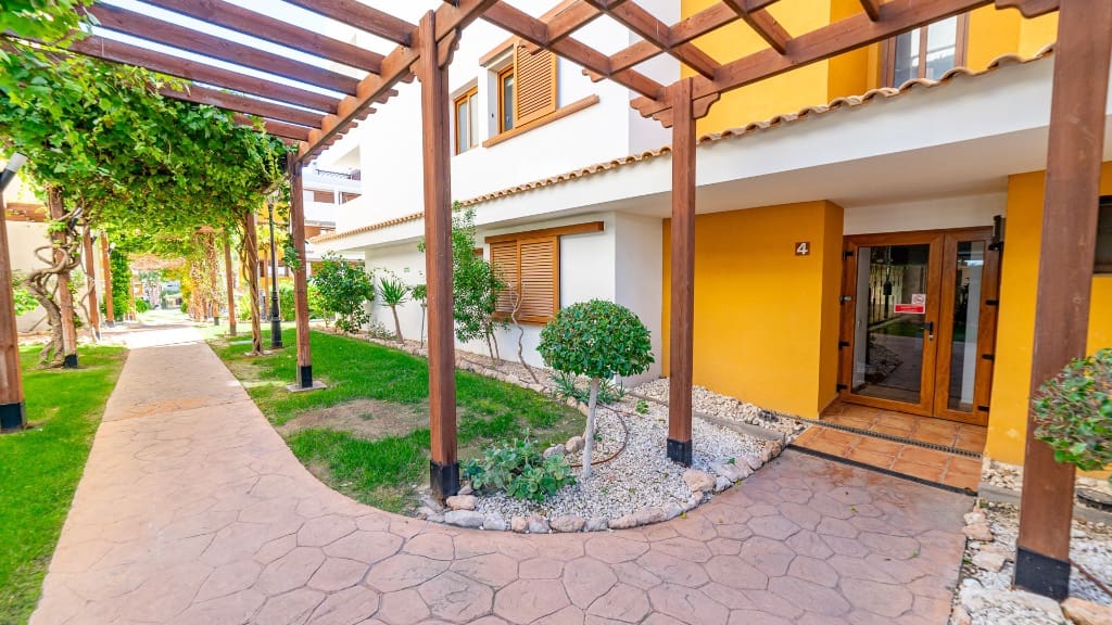 2 bedroom Apartment for sale in Punta Prima with garage - € 260,000 (Ref: 9818923)