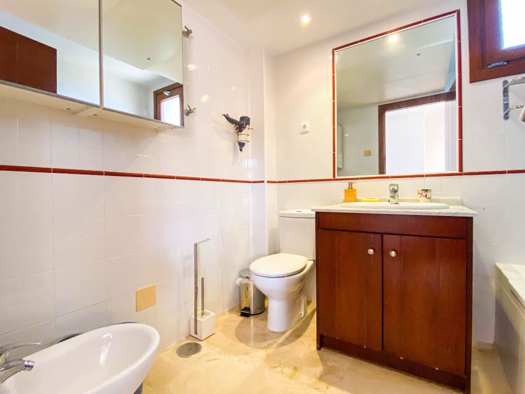 2 bedroom Apartment for sale in Punta Prima with garage - € 270,000 (Ref: 9818924)