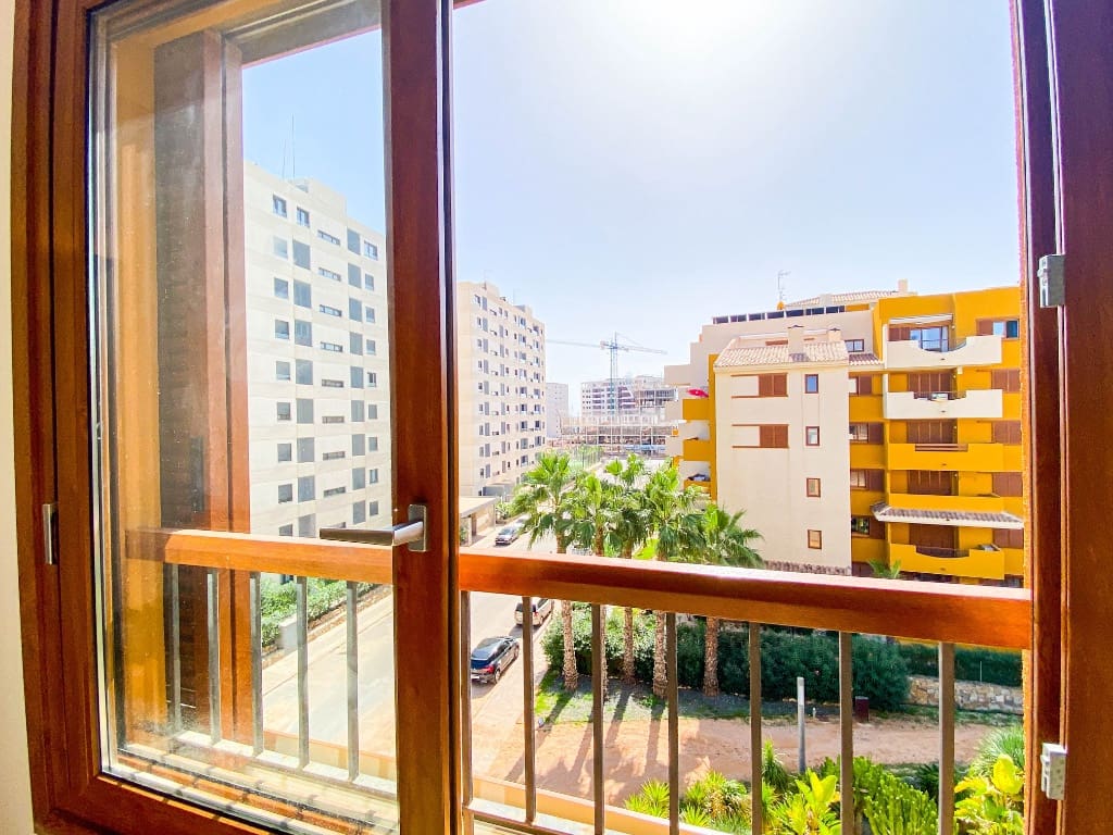 2 bedroom Apartment for sale in Punta Prima with garage - € 270,000 (Ref: 9818924)