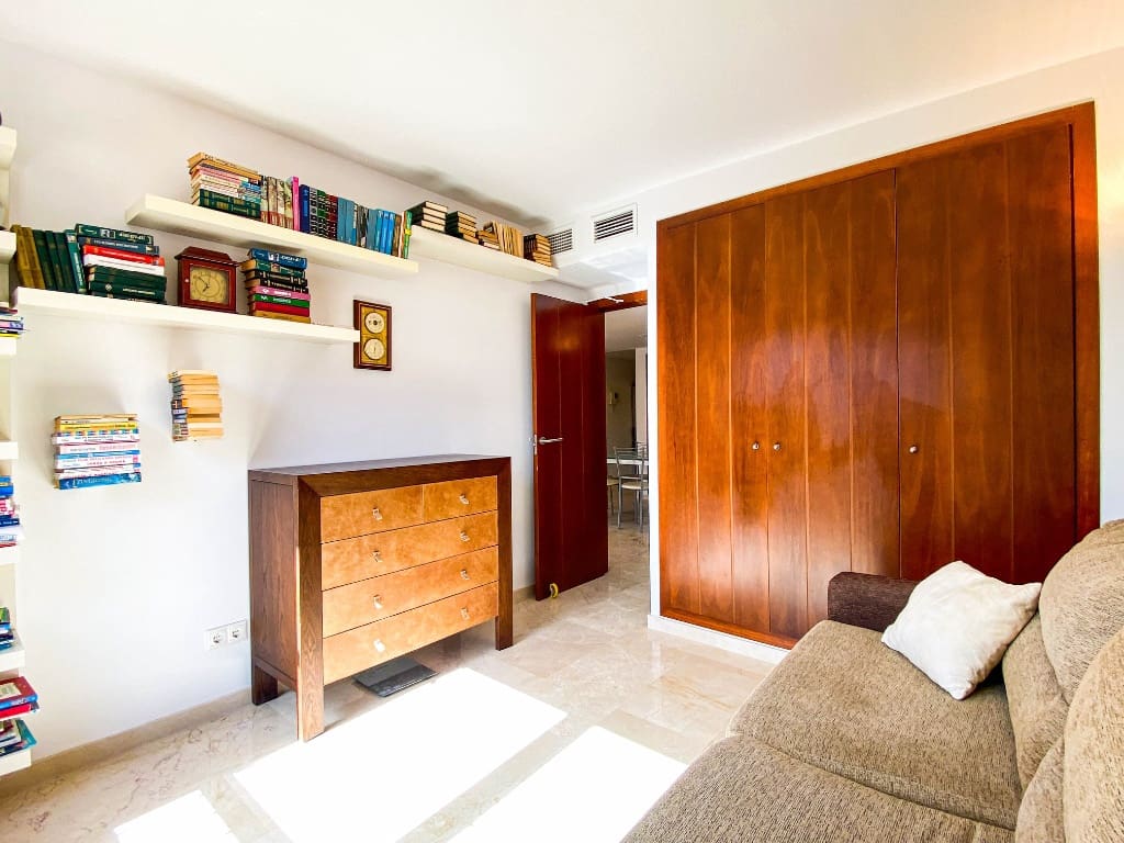 2 bedroom Apartment for sale in Punta Prima with garage - € 270,000 (Ref: 9818924)