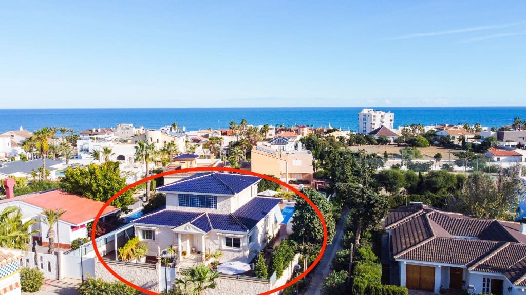 5 bedroom Villa for sale in La Mata - € 1,170,000 (Ref: 9818930)