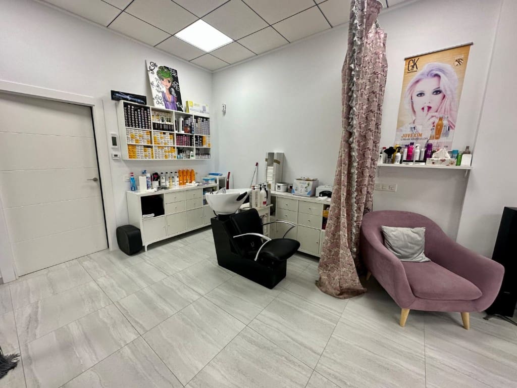 Erhverv til salg i La Zenia - € 230.000 (Ref: 9818931)