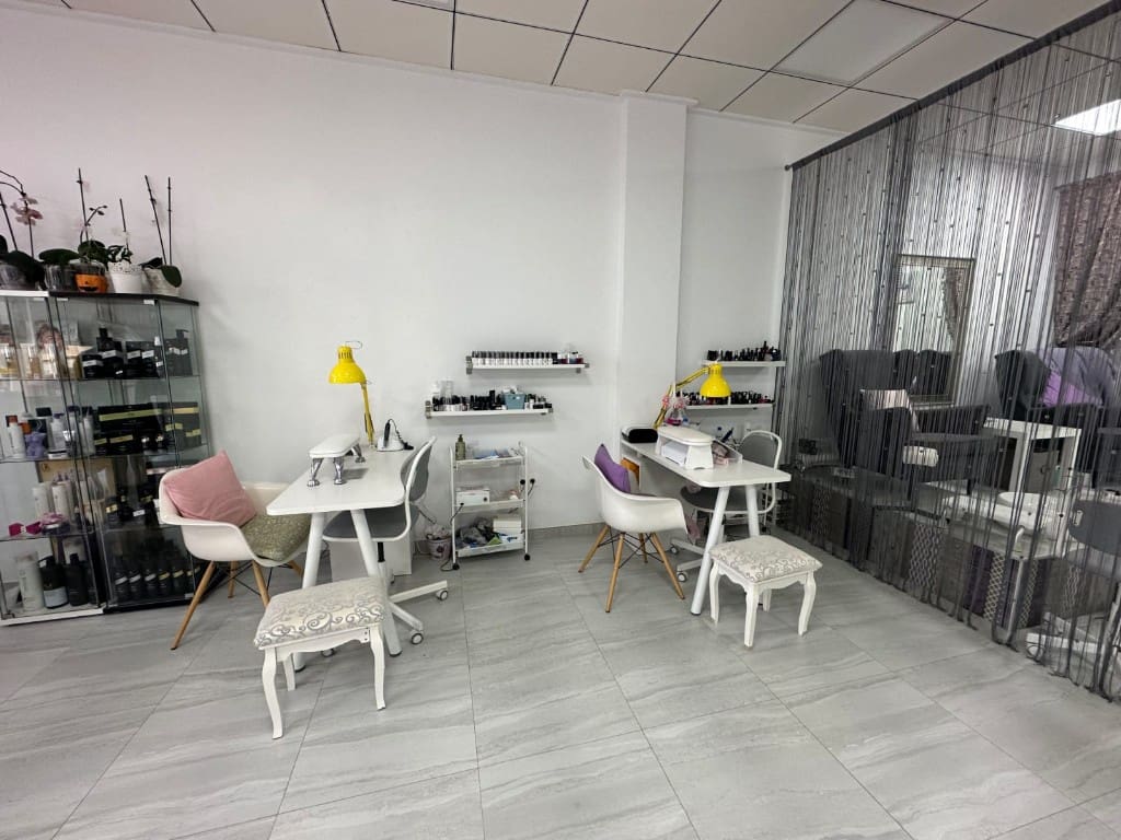 Erhverv til salg i La Zenia - € 230.000 (Ref: 9818931)