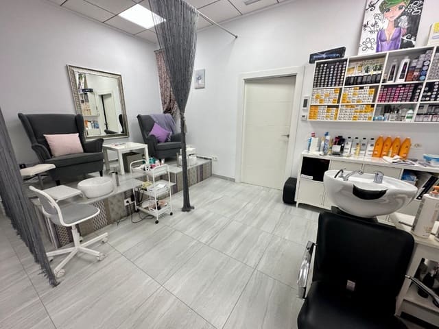 Commerciale in vendita in La Zenia, Orihuela - 230.000 € (Rif: 9818931)