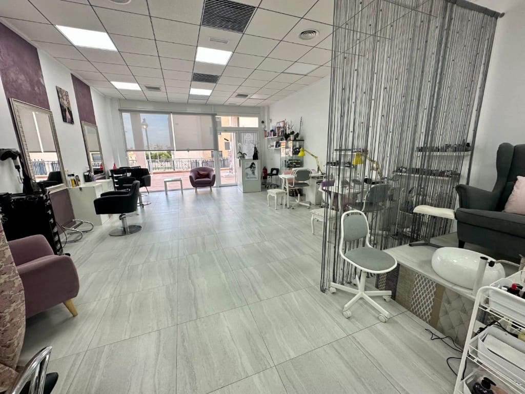 Erhverv til salg i La Zenia - € 230.000 (Ref: 9818931)