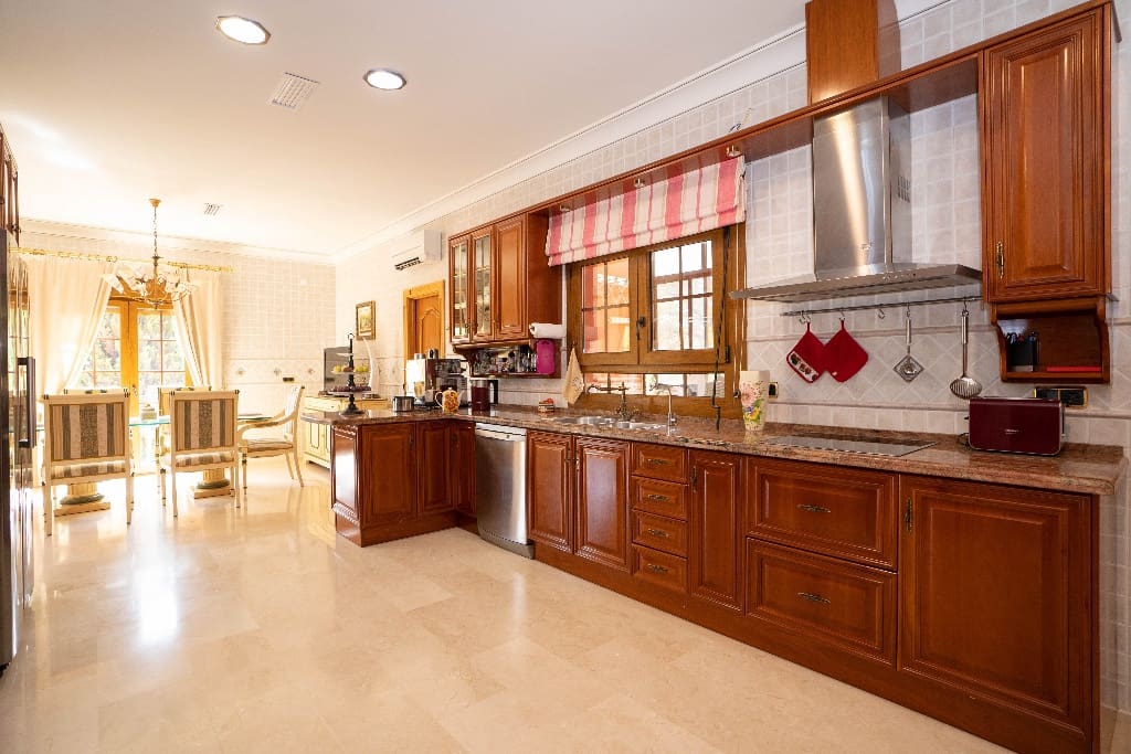 7 bedroom Villa for sale in Dehesa de Campoamor - € 1,500,000 (Ref: 9818932)