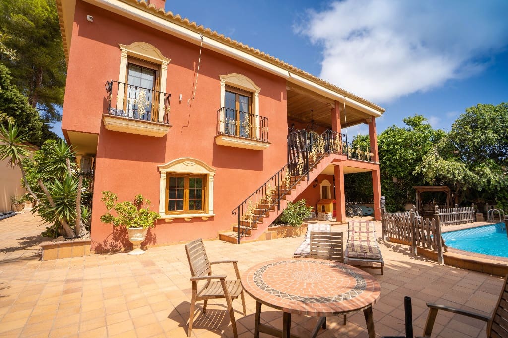 7 bedroom Villa for sale in Dehesa de Campoamor - € 1,500,000 (Ref: 9818932)