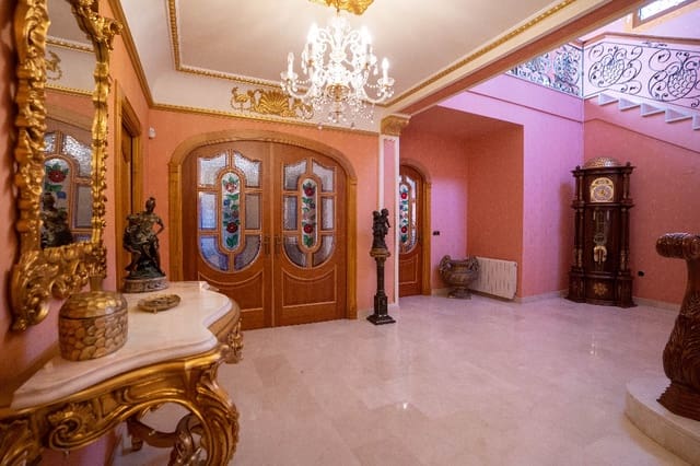 7 bedroom Villa for sale in Dehesa de Campoamor, Orihuela - € 1,500,000 (Ref: 9818932)