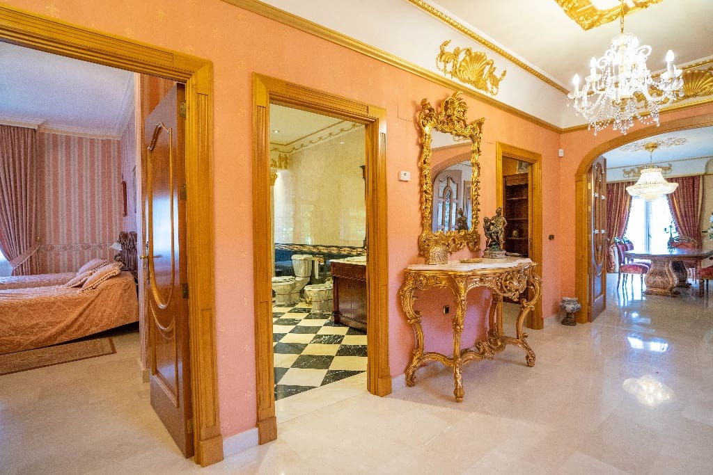 7 bedroom Villa for sale in Dehesa de Campoamor - € 1,500,000 (Ref: 9818932)