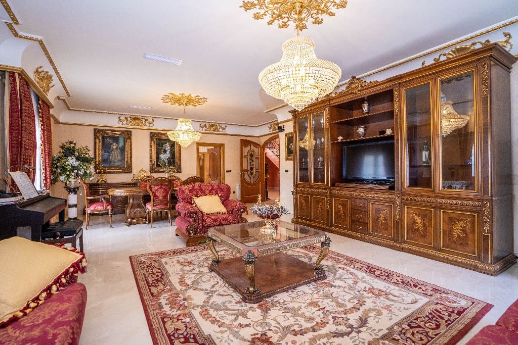 7 bedroom Villa for sale in Dehesa de Campoamor - € 1,500,000 (Ref: 9818932)
