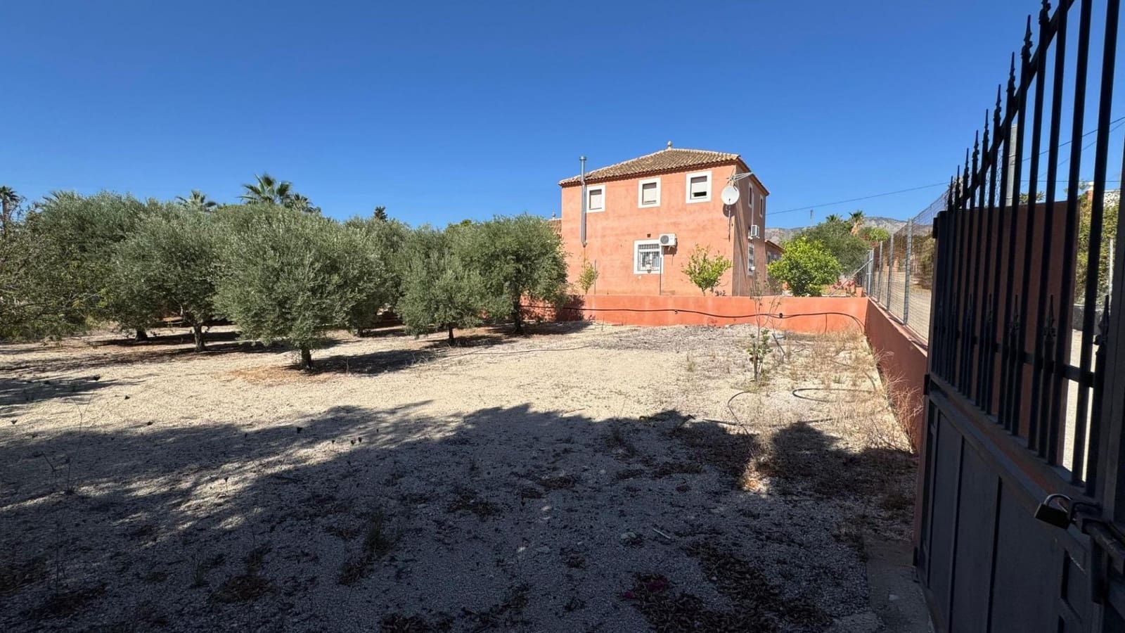 6 soverom Villa til salgs i Albatera med garasje - € 280 000 (Ref: 9818941)