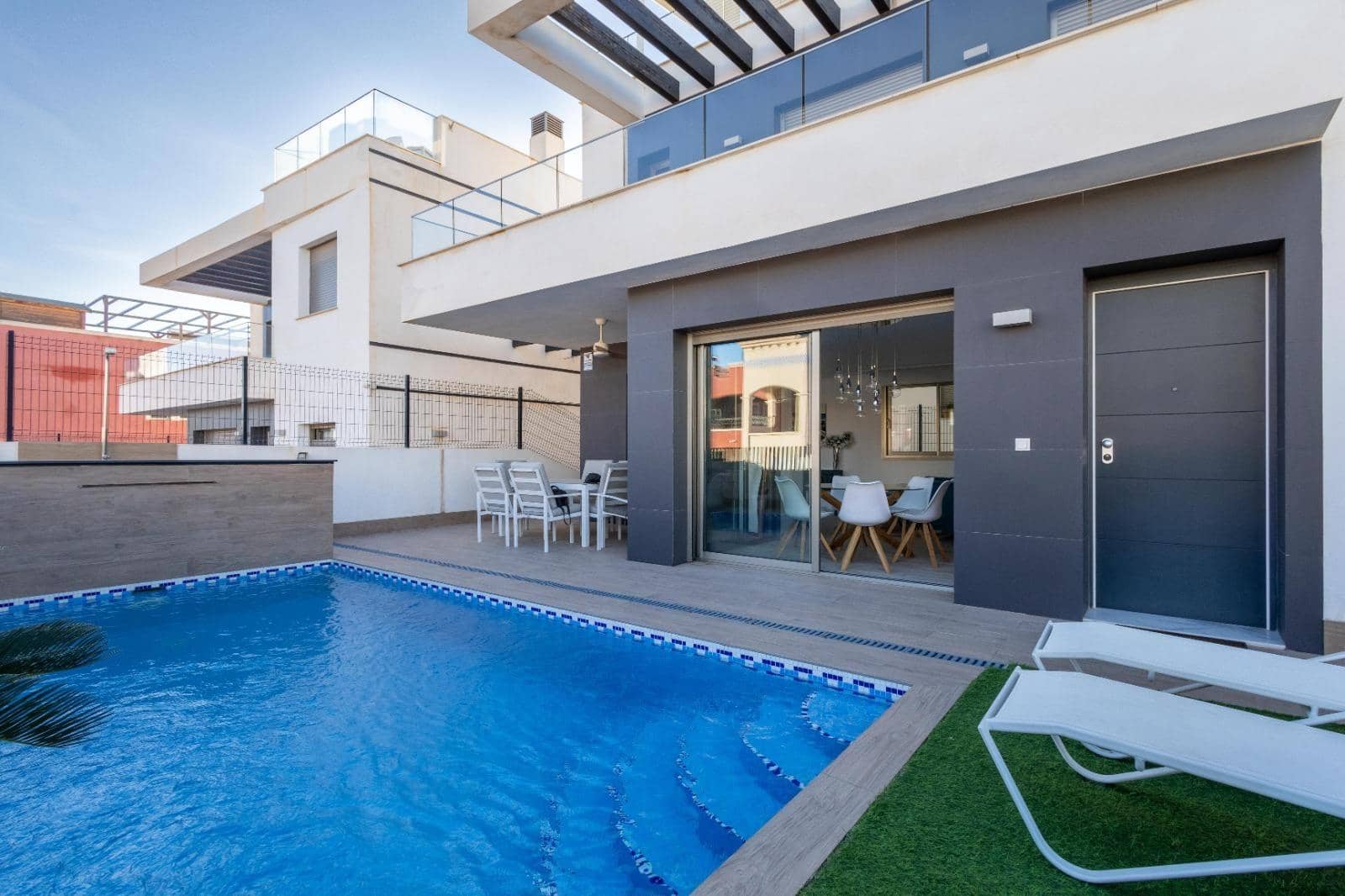 4 soveværelse Villa til salg i Orihuela Costa med swimmingpool - € 490.000 (Ref: 9818942)