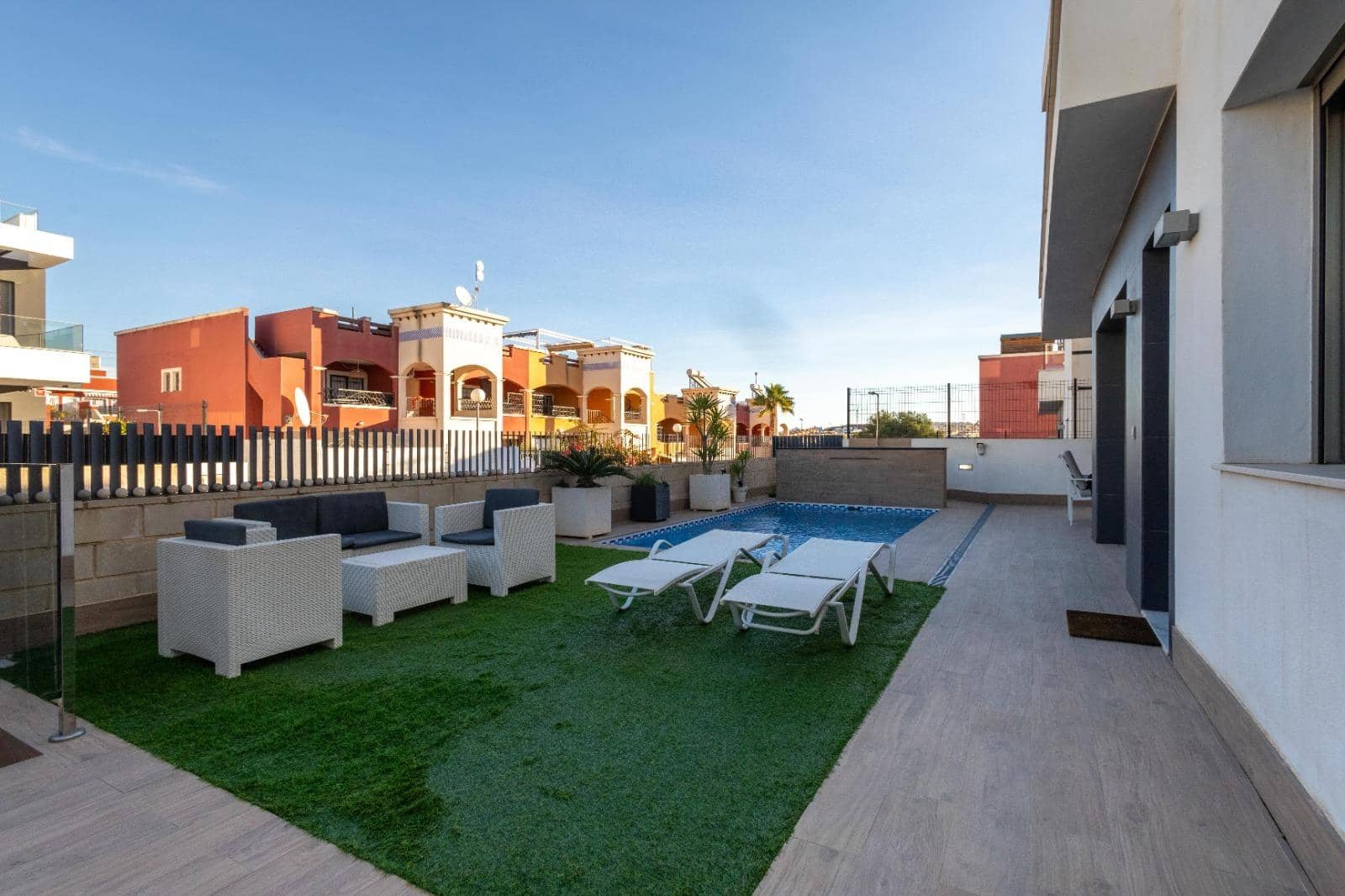 4 soveværelse Villa til salg i Orihuela Costa med swimmingpool - € 490.000 (Ref: 9818942)