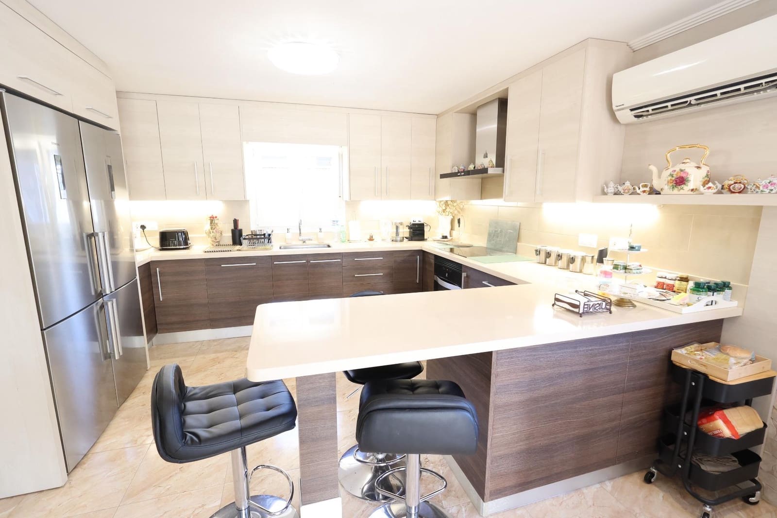 5 soverom Villa til salgs i Torrevieja med svømmebasseng garasje - € 930 000 (Ref: 9818958)
