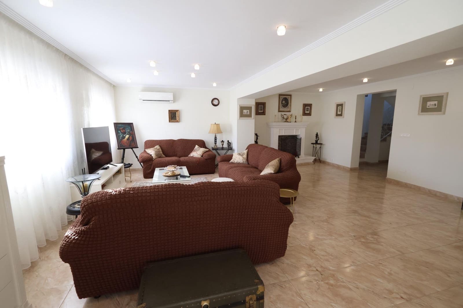 5 soverom Villa til salgs i Torrevieja med svømmebasseng garasje - € 930 000 (Ref: 9818958)