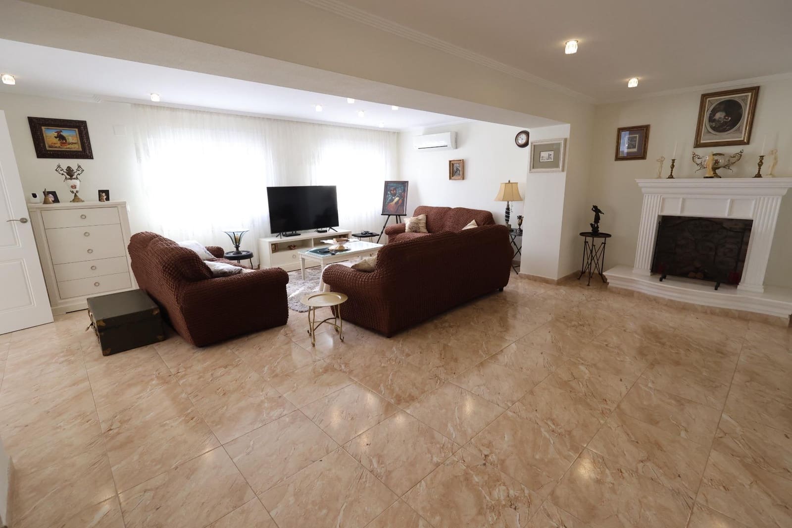 5 soverom Villa til salgs i Torrevieja med svømmebasseng garasje - € 930 000 (Ref: 9818958)