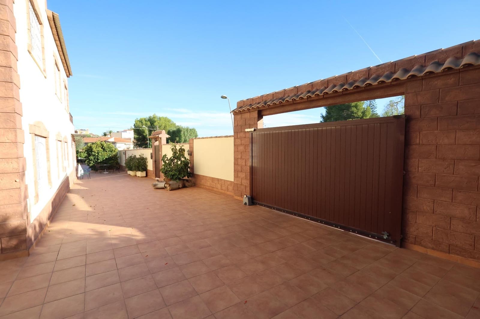 5 soverom Villa til salgs i Torrevieja med svømmebasseng garasje - € 930 000 (Ref: 9818958)