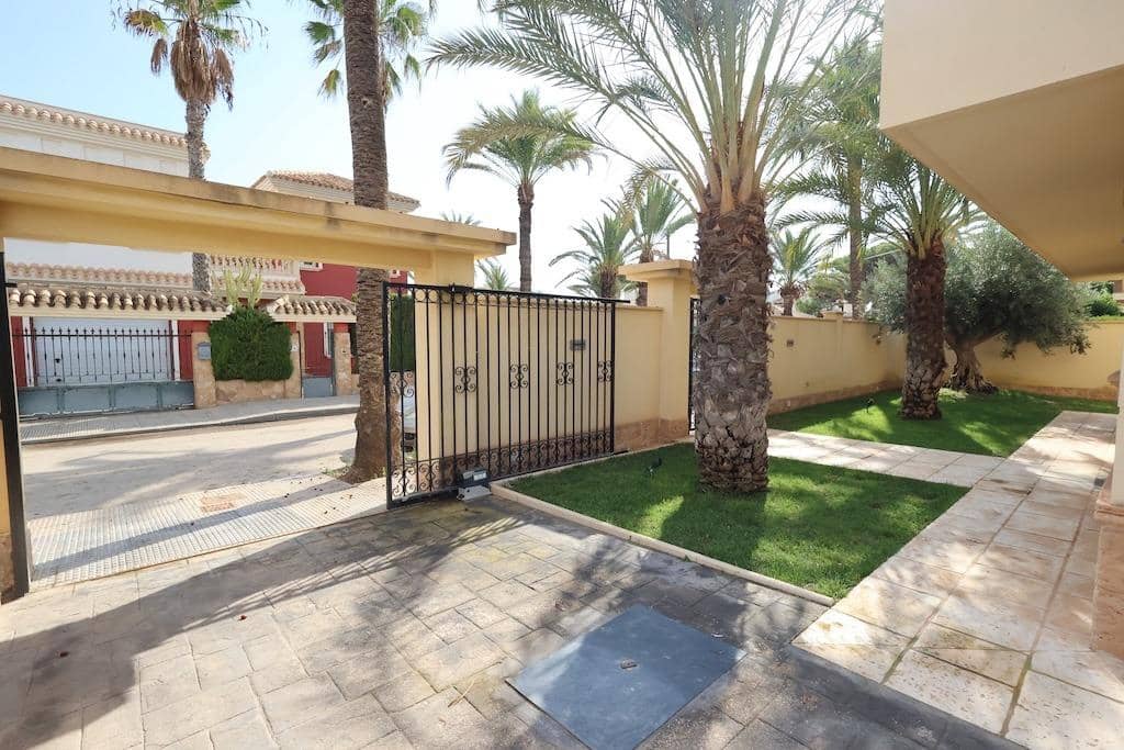 4 bedroom Villa for sale in Cabo Roig with pool garage - € 990,000 (Ref: 9818961)
