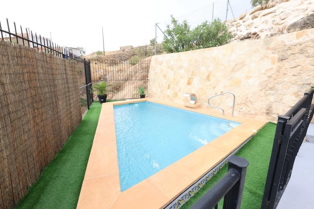 5 bedroom Villa for sale in Fortuna with pool garage - € 225,000 (Ref: 9818965)