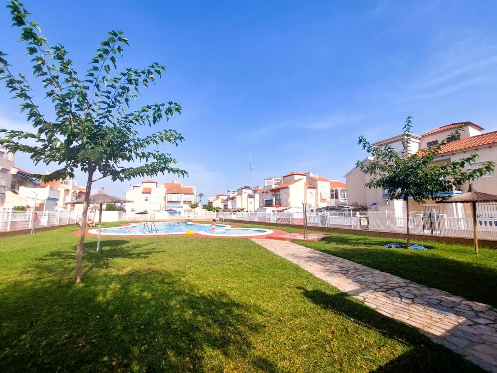 2 sypialnia Bungalow na sprzedaż w Orihuela Costa z basenem garażem - 147 000 € (Ref: 9818967)