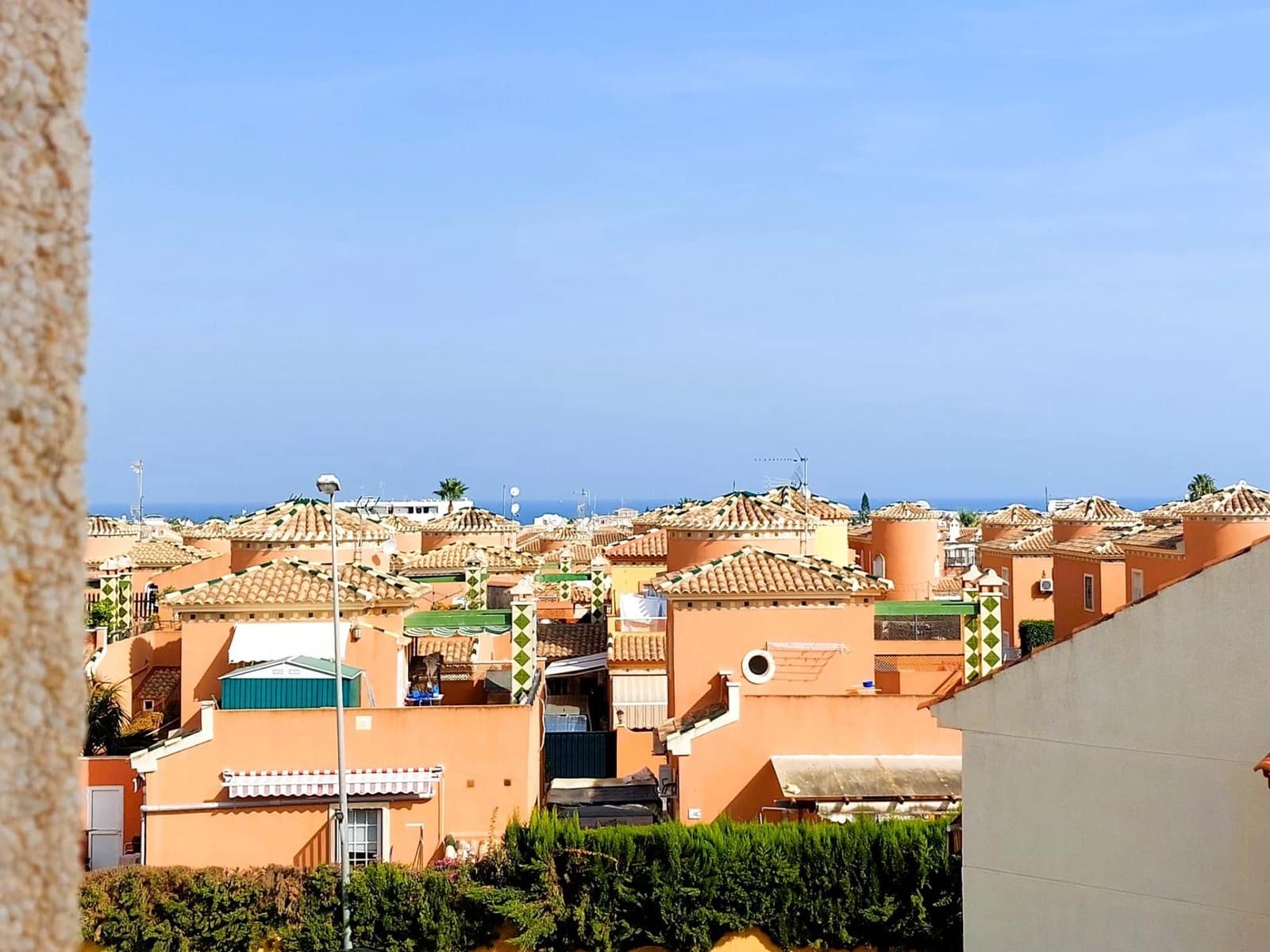 2 sypialnia Bungalow na sprzedaż w Orihuela Costa z basenem garażem - 147 000 € (Ref: 9818967)