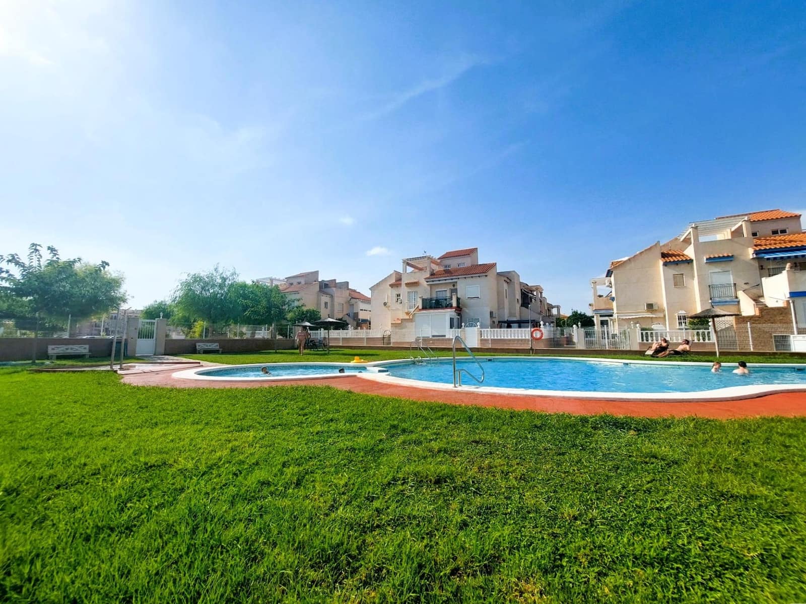 2 sypialnia Bungalow na sprzedaż w Orihuela Costa z basenem garażem - 147 000 € (Ref: 9818967)
