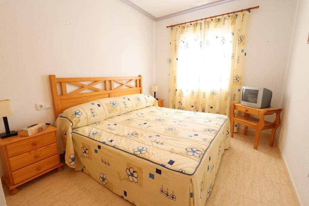 2 soveværelse Bungalow til salg i Orihuela Costa med swimmingpool garage - € 189.000 (Ref: 9818969)