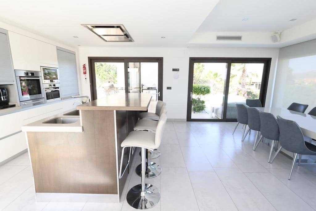 5 bedroom Villa for sale in Javea / Xabia with pool garage - € 2,499,000 (Ref: 9818971)
