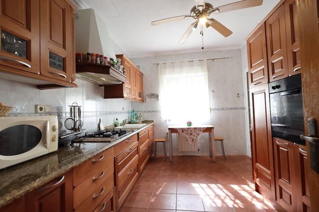 4 makuuhuone Huvila myytävänä paikassa La Zenia, Orihuela mukana uima-altaan 
autotalli - 555 000 € (Ref: 9818975)