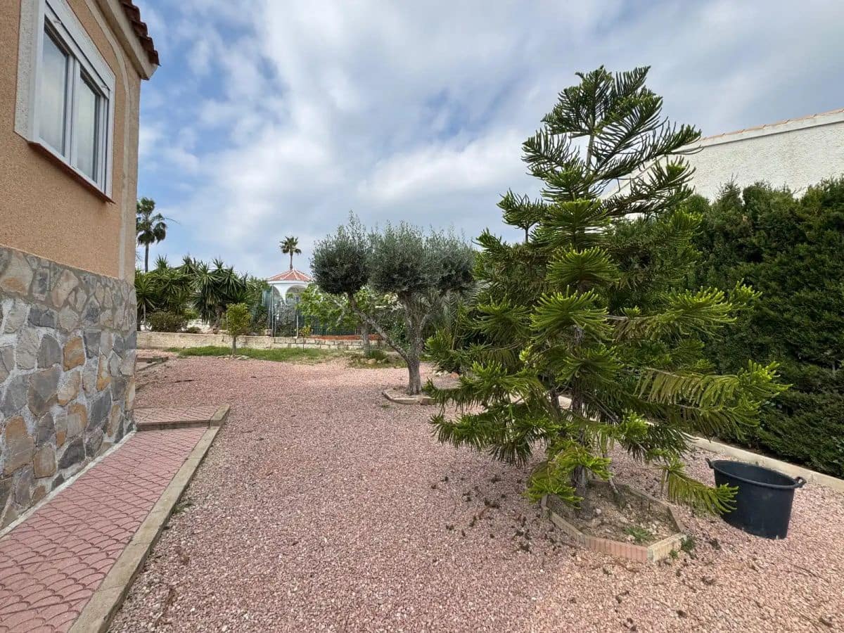 3 makuuhuone Huvila myytävänä paikassa Ciudad Quesada mukana 
autotalli - 535 000 € (Ref: 9818985)