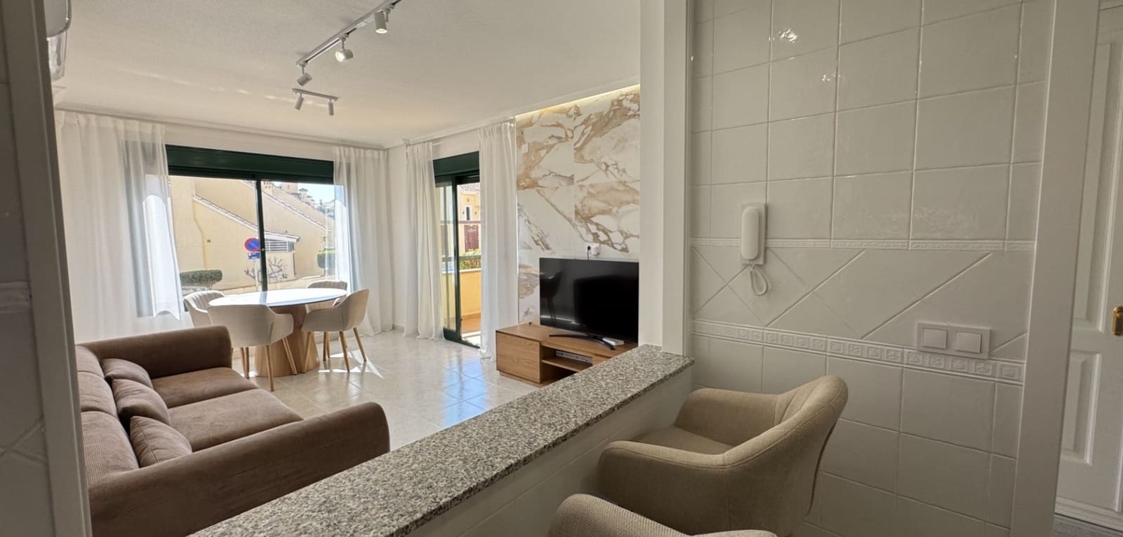 2 makuuhuone Huoneisto myytävänä paikassa Orihuela Costa mukana uima-altaan - 239 000 € (Ref: 9818991)