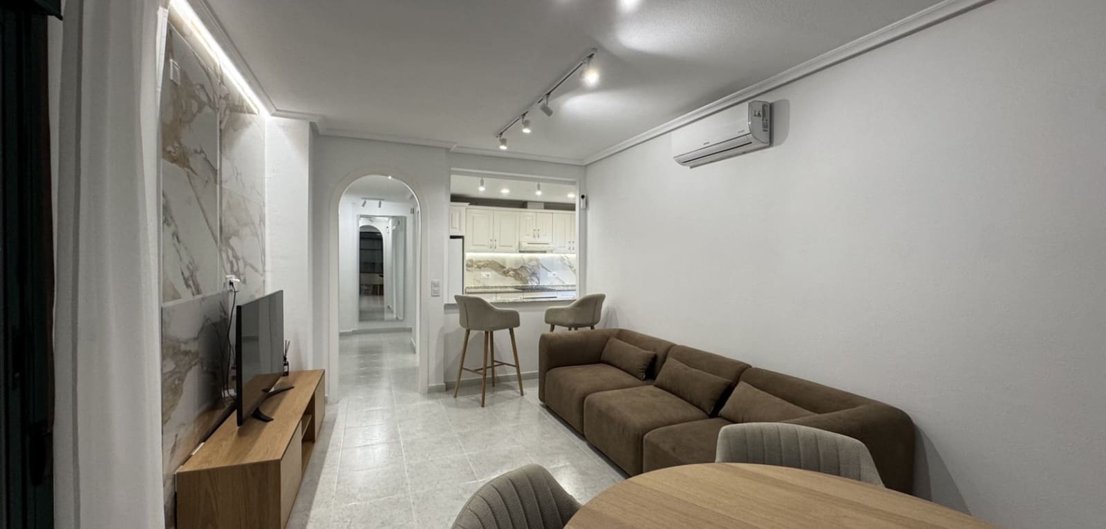 2 makuuhuone Huoneisto myytävänä paikassa Orihuela Costa mukana uima-altaan - 239 000 € (Ref: 9818991)