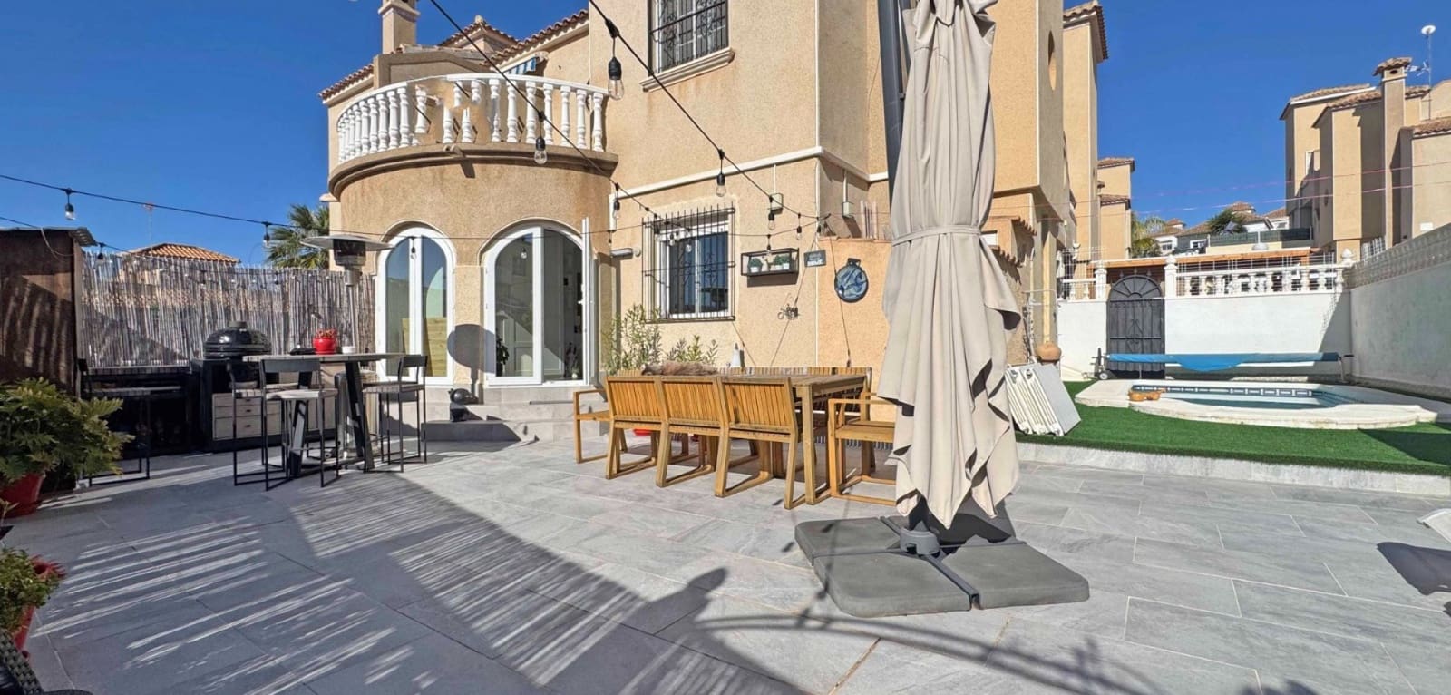 2 soveværelse Byhus til salg i Orihuela Costa med swimmingpool - € 279.900 (Ref: 9818996)