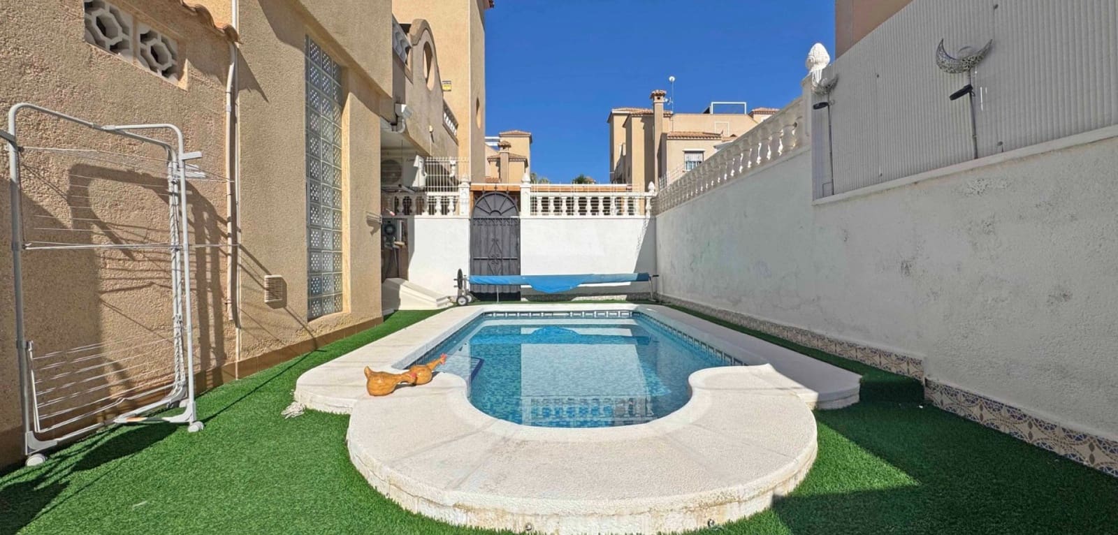 2 soveværelse Byhus til salg i Orihuela Costa med swimmingpool - € 279.900 (Ref: 9818996)