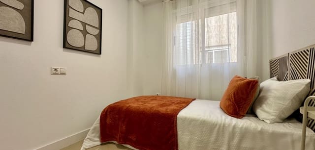 3 bedroom Apartment for sale in Puerto Deportivo, Torrevieja - € 155,000 (Ref: 9819005)