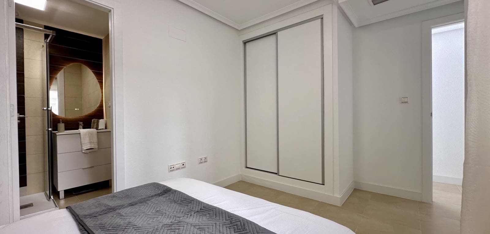 3 bedroom Apartment for sale in Torrevieja - € 155,000 (Ref: 9819005)