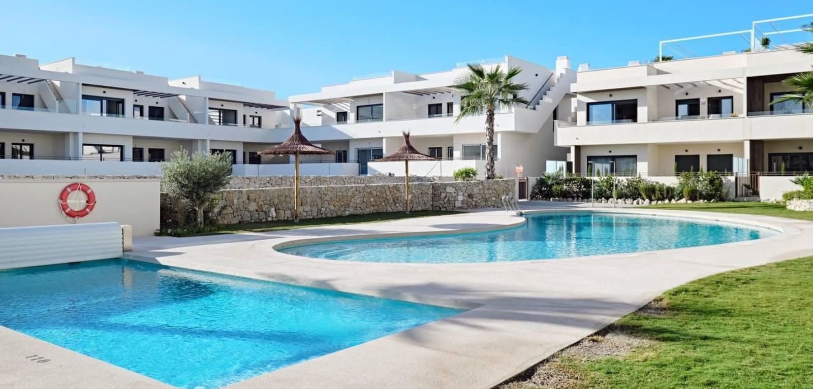 2 soveværelse Lejlighed til salg i Torrevieja med swimmingpool garage - € 379.000 (Ref: 9819014)