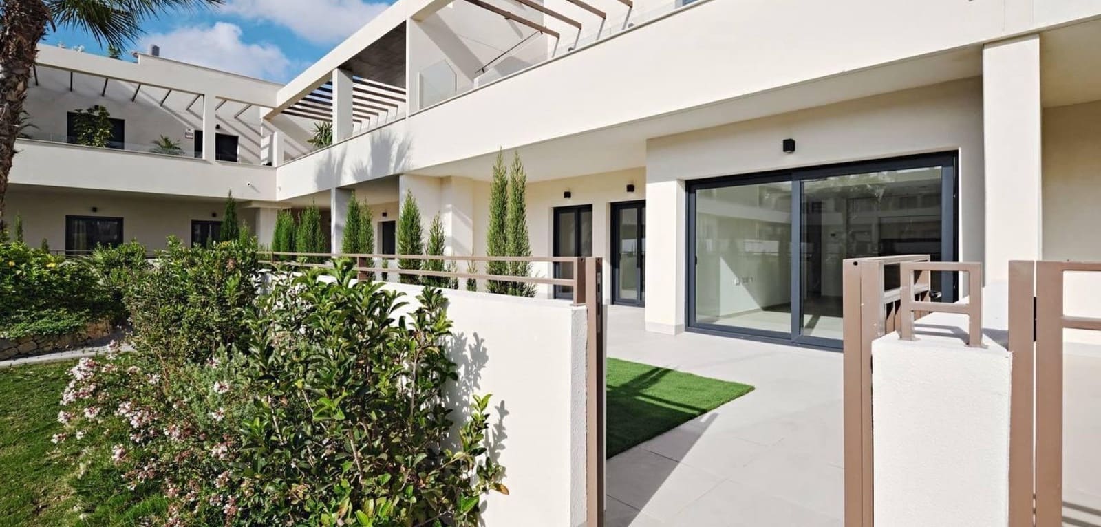 2 soveværelse Lejlighed til salg i Torrevieja med swimmingpool garage - € 379.000 (Ref: 9819014)