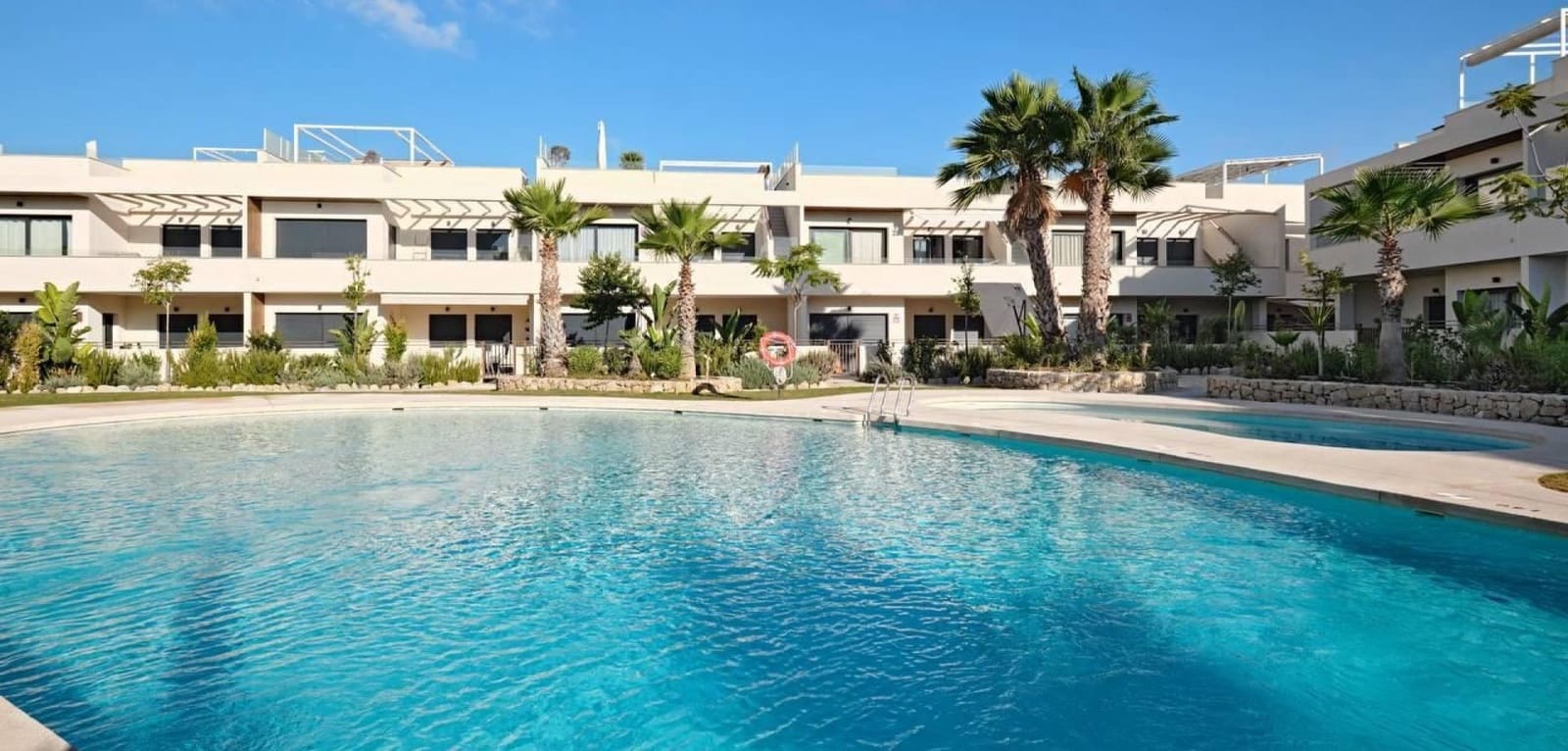 2 soveværelse Lejlighed til salg i Torrevieja med swimmingpool garage - € 379.000 (Ref: 9819014)