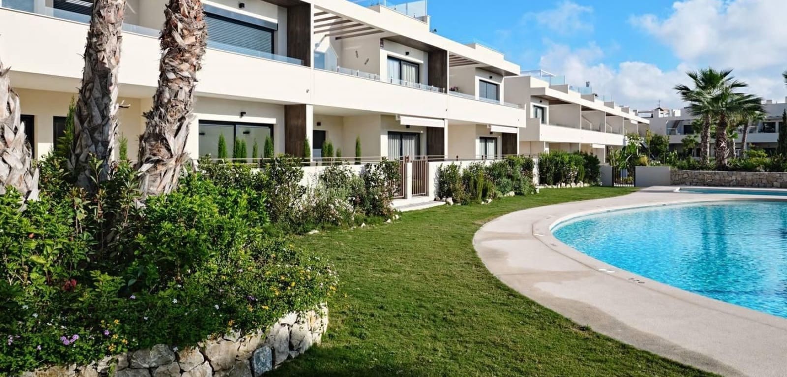 2 soveværelse Lejlighed til salg i Torrevieja med swimmingpool garage - € 379.000 (Ref: 9819014)